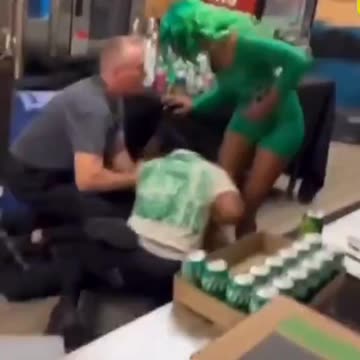 Lakeesha Gas Station Beatdown 4 Seeznin'