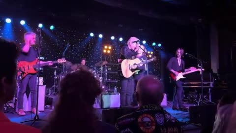 Eagles guitarist Don Felder rushed offstage after suffering ( medical emergency )