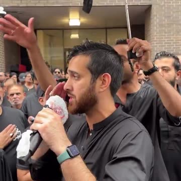 Meanwhile in Houston — This Freeloader with a Mic Is Slacking Off. Hit Him Harder! 😁