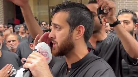 Meanwhile in Houston — This Freeloader with a Mic Is Slacking Off. Hit Him Harder! 😁