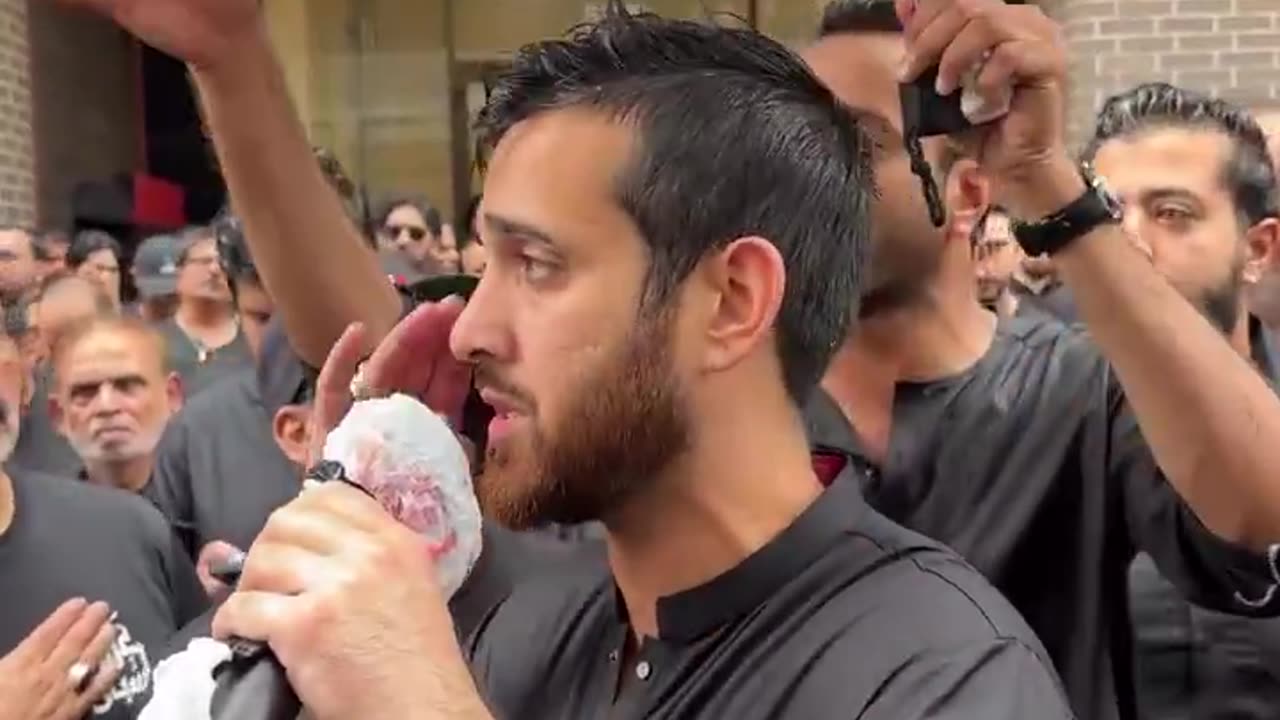 Meanwhile in Houston — This Freeloader with a Mic Is Slacking Off. Hit Him Harder! 😁