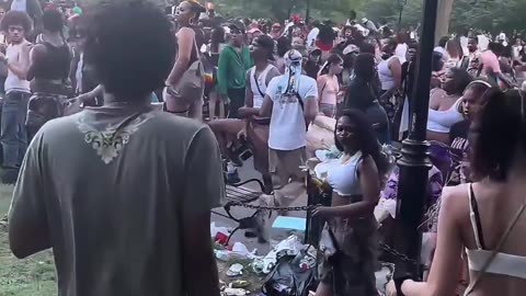 Kink er, Pride event in New York City - Same people that will lecture you about the environment