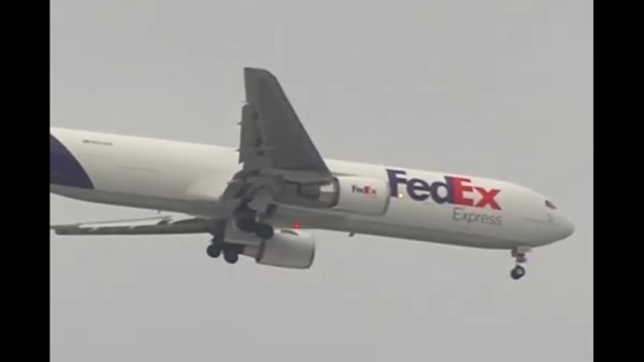 Watch FedEx Boeing #B777 Aggressive Landing #Cargo #Aviation #Fly #AeroArduino ..