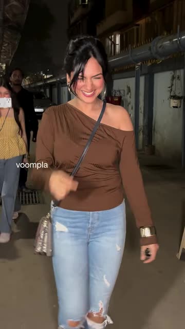 akansha chamola spotted in juhu.mp4