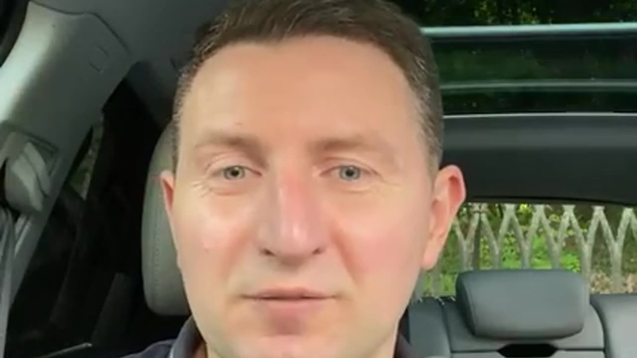 З брехунів і стукачів людям ліплять героїв