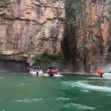 Brazil rock formation collapses on small boats