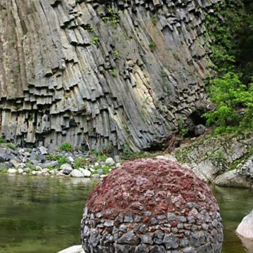 ROCKS THAT WERE ONCE MIGHTY TREES
