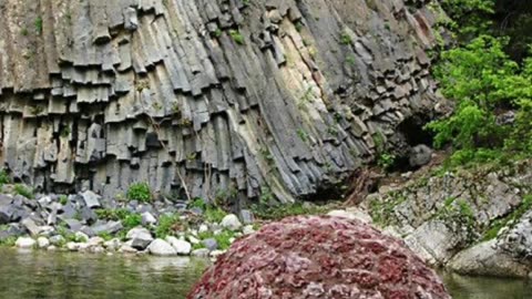 ROCKS THAT WERE ONCE MIGHTY TREES