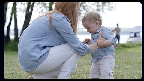 Sweet Mother & Baby Moment | First Steps in the Park 💕👶