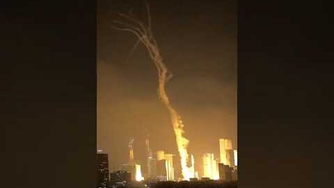 Tel Aviv Hit by Iranian Missiles in Retaliation for Israeli Attack
