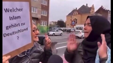 Iranian woman protest Islamist Invaders in Germany, “We escaped from lslamists in Iran, we mustn’t tolerate persecution of women in Germany!”