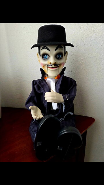 Spooky Animated Doll purchased at @rasputins_curiosities #915collectors #horror #terror