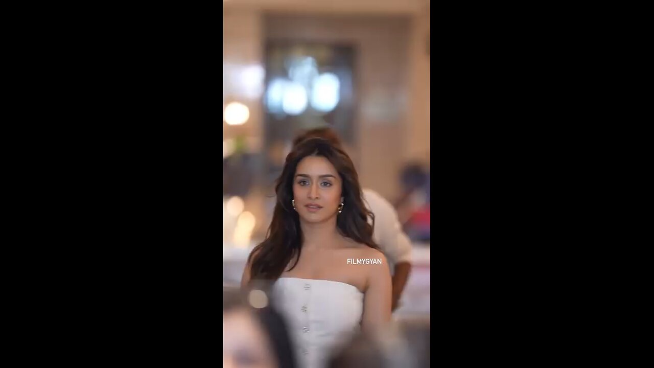 shraddha kapoor looking