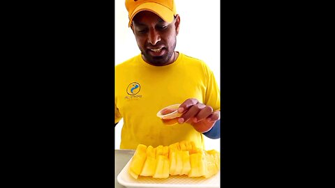 sweet melons are naturally low in calories and fat, so they are considered a healthy snack.