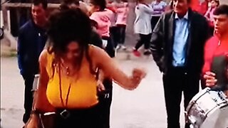 Knockers go bounce bounce in yellow top