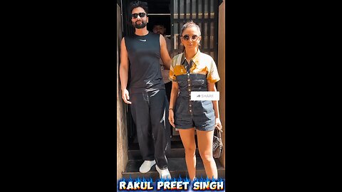 Bollywood Actress Rakul Preet Singh With Husband Spotted at Bandra 🥰