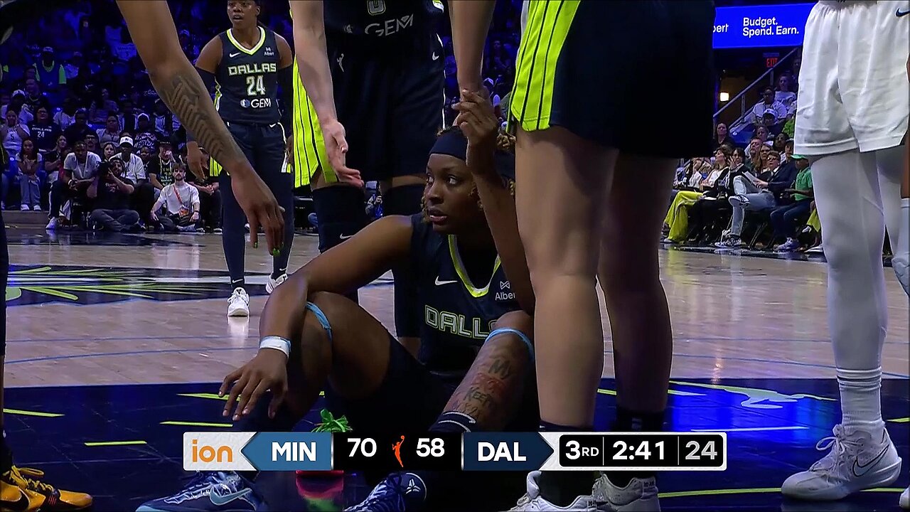 👀 TECH, NaLyssa Smith THROWS ball near ref after foul | Dallas Wings WNBA womens basketball |