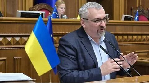 Drone targets Ukrainian vehicle with soldiers in the back. []]