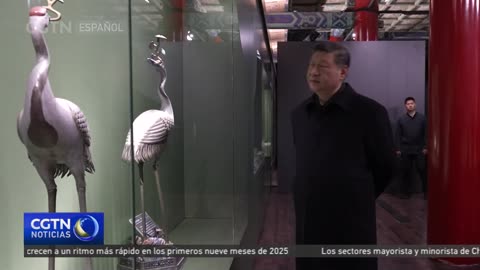 El presidente chino Xi Jinping visita la exposición del centenario del Museo del Palacio Imperial