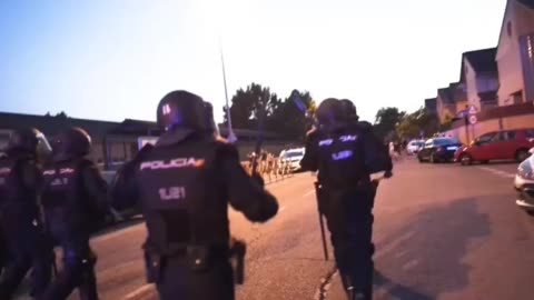 A fake asylum seeker abuses a 14 year old Spanish girl, and Spanish patriots try to storm