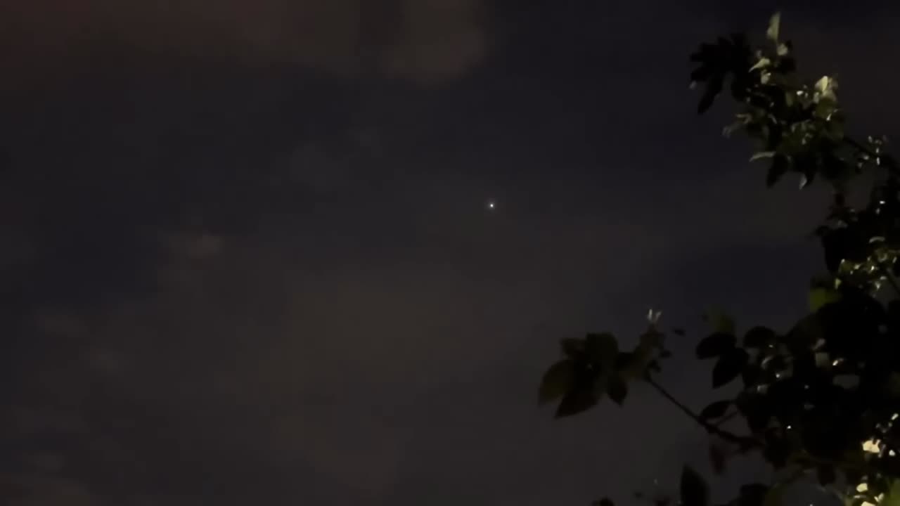 Images incroyables ! Un vaisseau spatial géant filmé