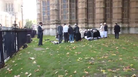 There are over 500 mosques in London