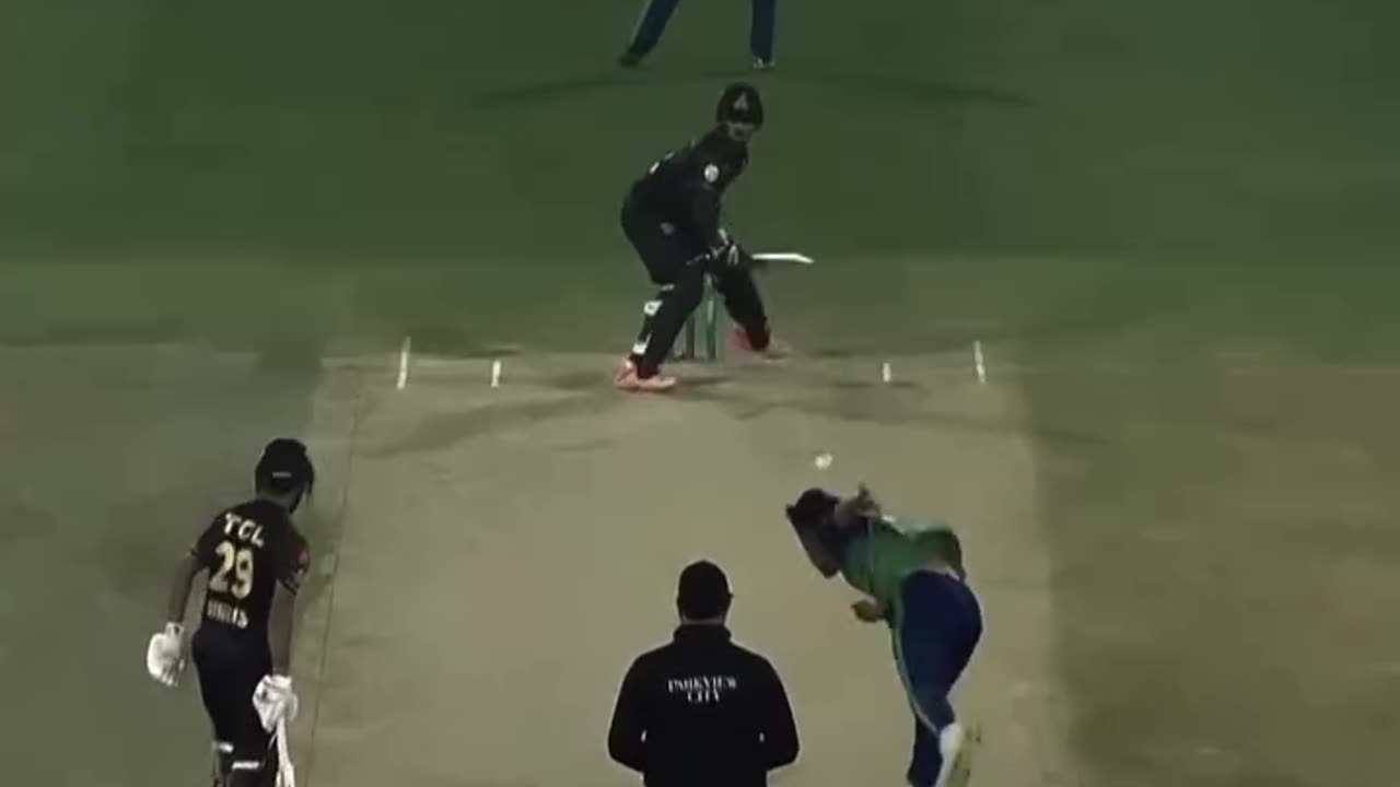 Saim Ayub No look Shot