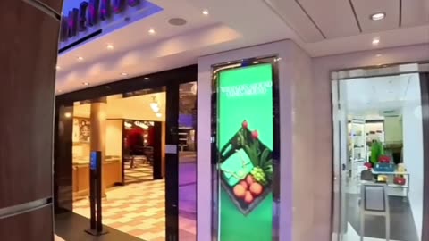 Quick Look of Kate Spade & Cafe Promenade | Ovation of the Seas Deck 4