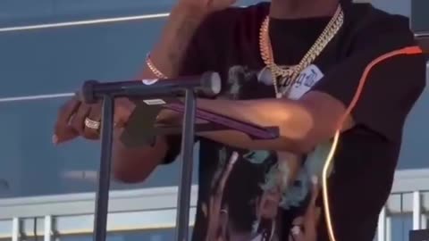 Virei fã do bolsonarista patriota Snoop Dog tanto no profissional quanto no pessoal