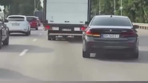 😳