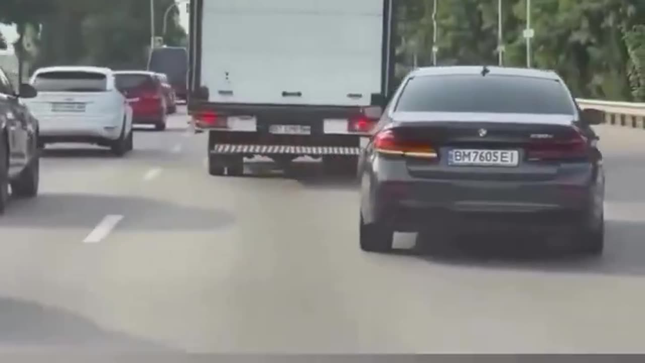 😳