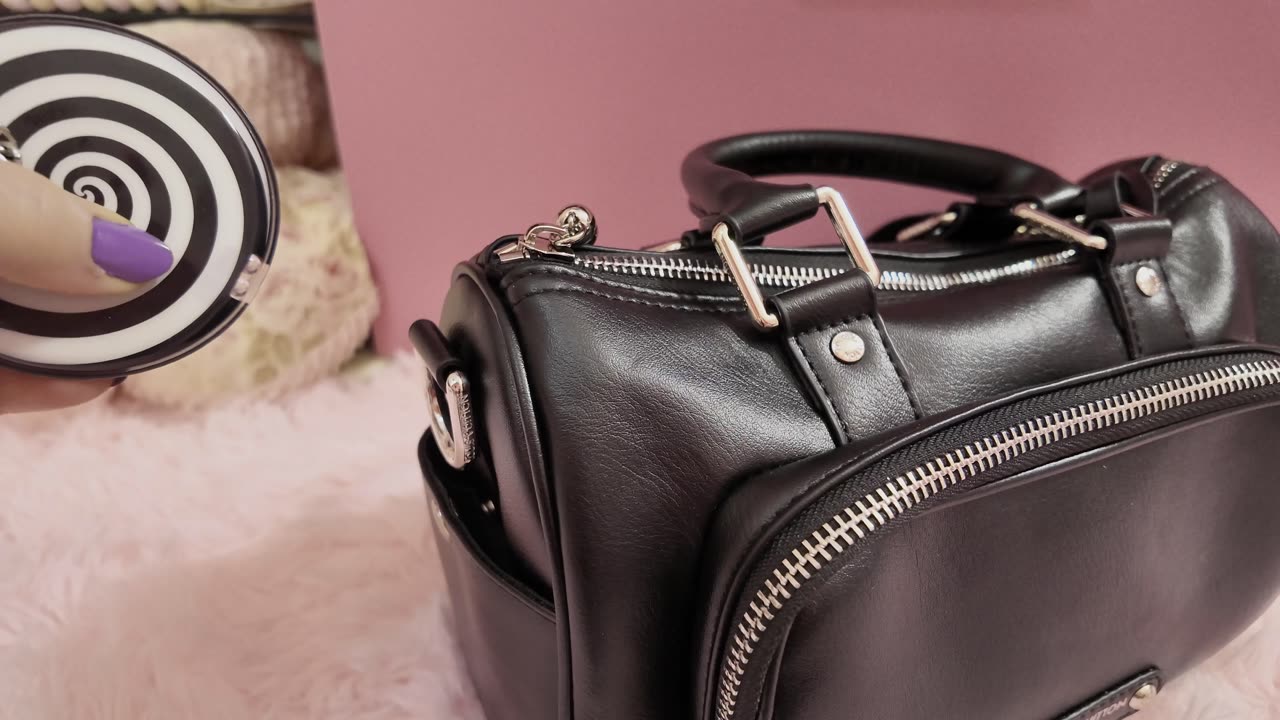 What's in my Keepall Cargo Bandouliere 25 Bag "ft Cole". 💖 👜 💕