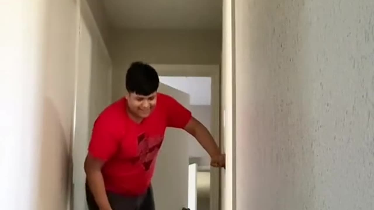 scary prank 😂😂