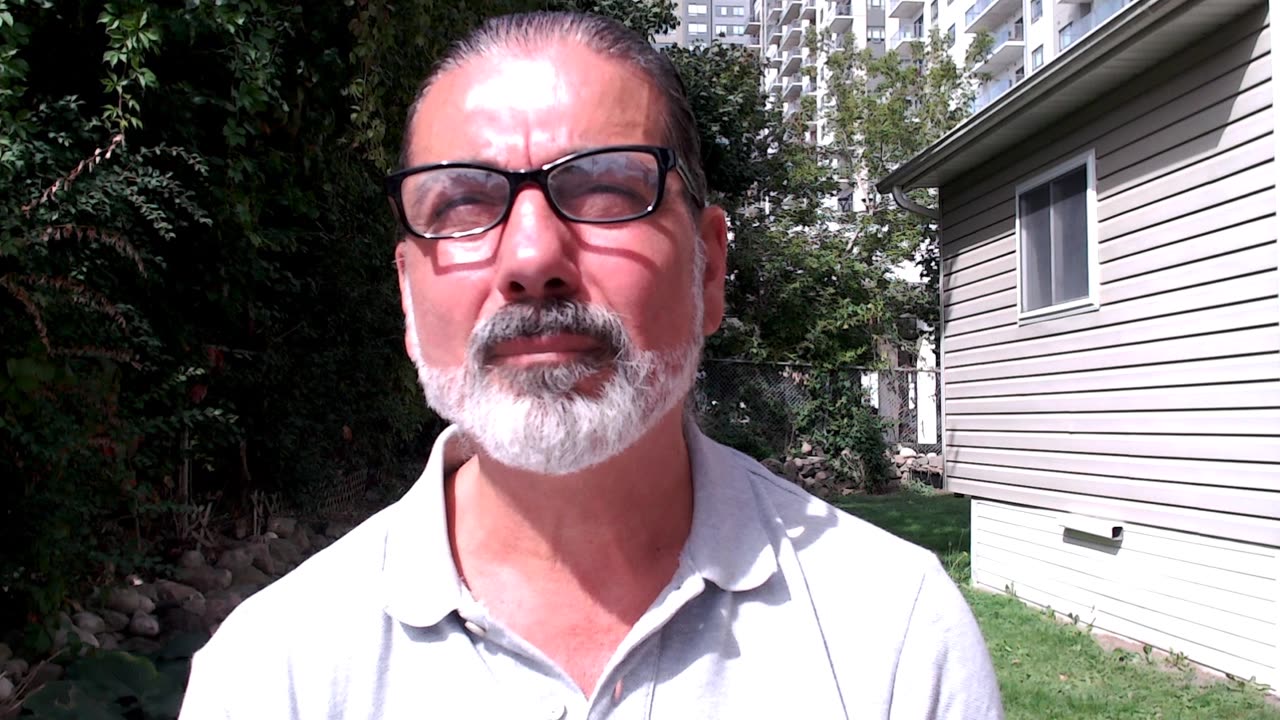 Shooting From The Hip - 44 - Passport to Magonia: From Folklore to Flying Saucers - Jacques Vallee