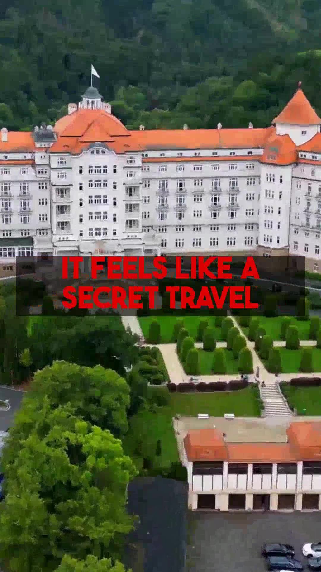 Mighty Travels Premium Masterclass: Fly Business Class & Stay 5-Star. Start Free.