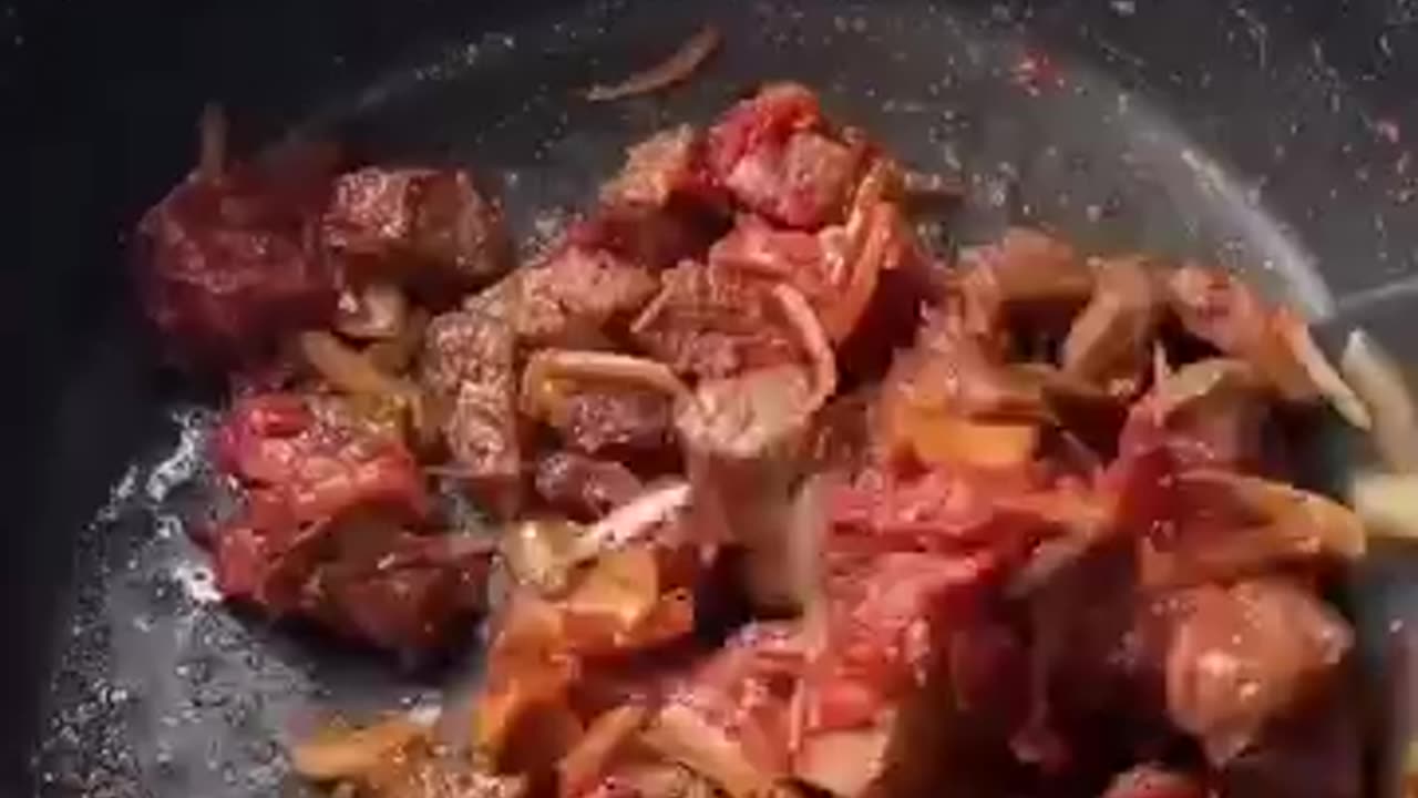 Goulash with mashed potatoes