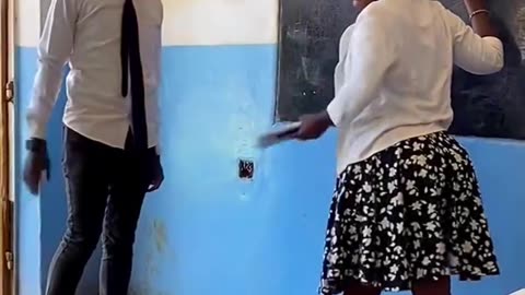 This Genius Used A Smart Trick To Get Into Class After Coming Late! 😂