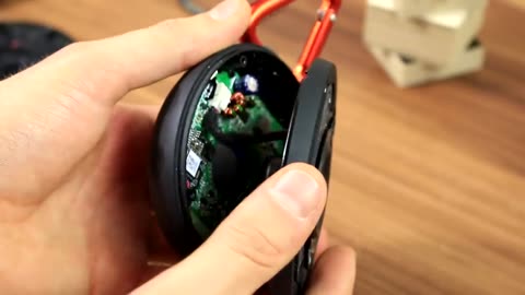 Look inside JBL Clip 2 Waterproof Speaker - What's Inside?