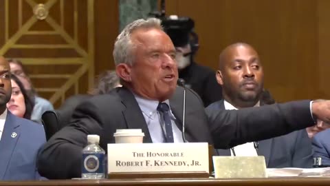 🚨 Breaking News: Explosive Senate Hearing Erupts as RFK Jr. Accuses Elizabeth Warren....