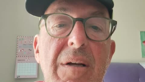 ONDERZOEKSJOURNALIST MICHA KAT DOET EVA VLAARDINGERBROEK EEN VOORSTEL