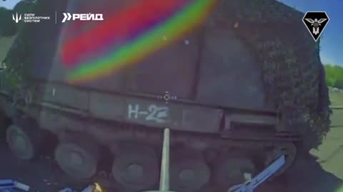 🔥💥 FPV drone destroyed Russian Msta-S self-propelled howitzer.