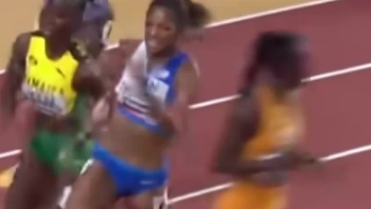 Sha'Carri anchors USA's 4x100 WORLD TITLE 🏃♀️