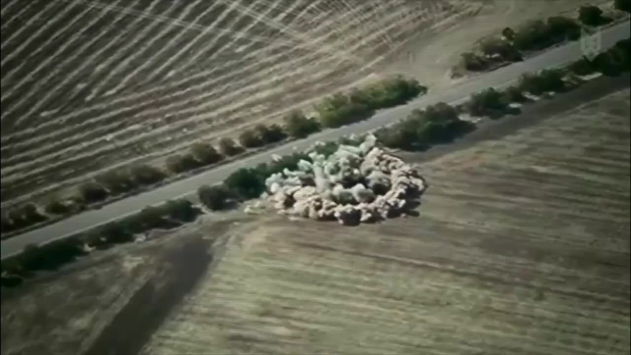 (INSANE)Russian Heavy Gun Detonates As Cluster Munitions Shredding Dozens of Responding Infantry