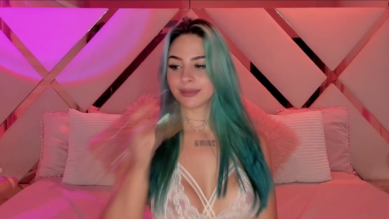 From runway dreams to real-life queen.