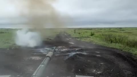 Ukrainian Tank Destroys Enemy in Urban Combat"