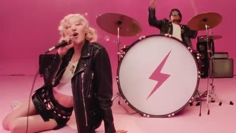 Breaking: ROSÉ & Bruno Mars - APT. (Official Music Video)