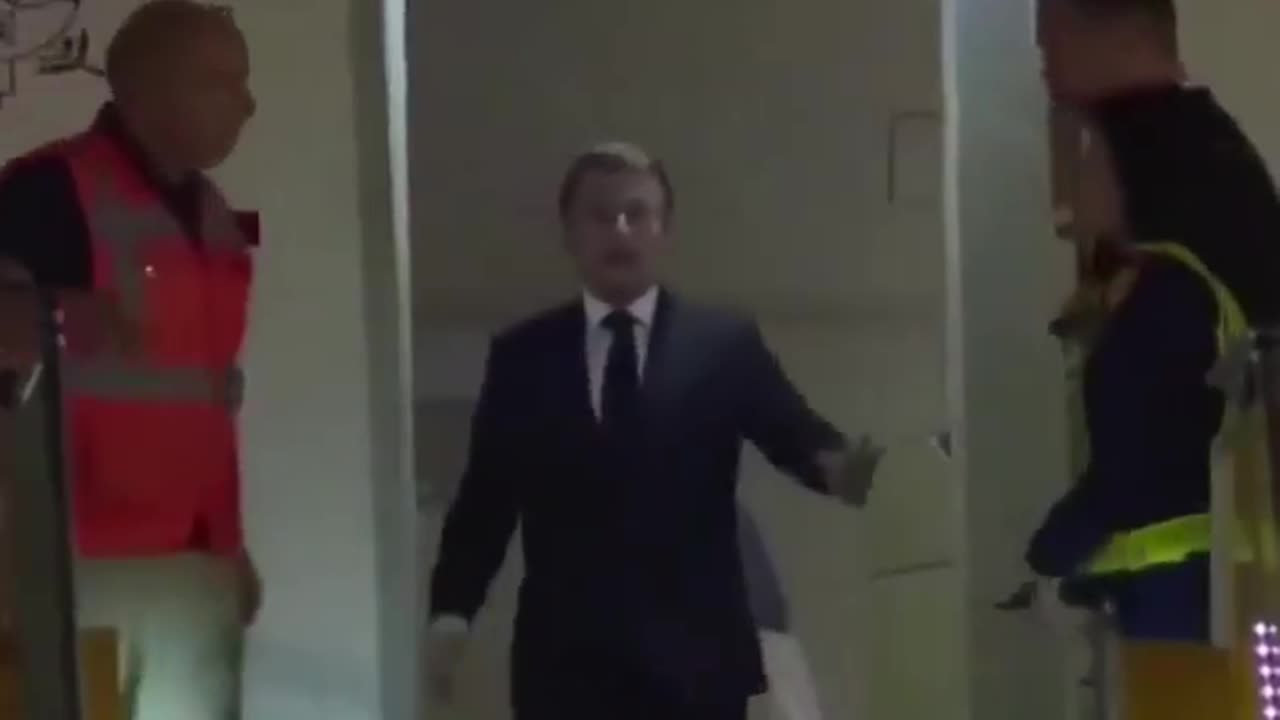 Macronin e qëllon gruaja me shpullë në Vietnam