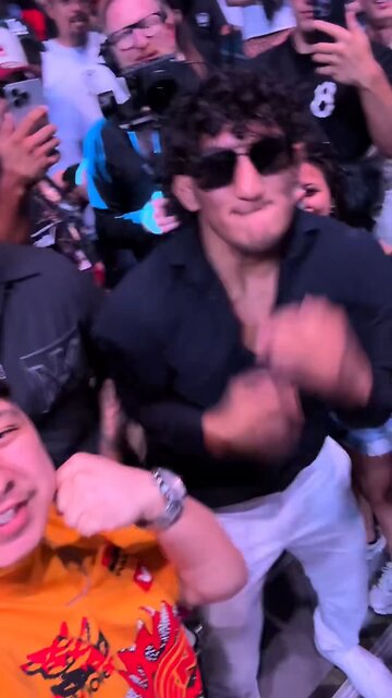 Raul Rosas Jr. accidentally punched a fan in the head during the UFC 317 weigh-in 😭