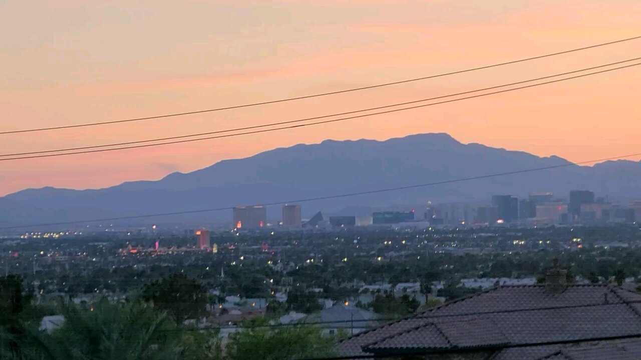 Did you see tonight's Las Vegas sunset? Check this out! 04.22.2025 #follow #lasvegas #travel #gaming