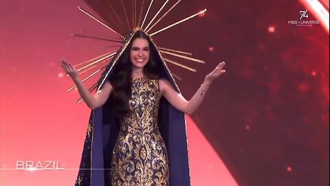 Brasileira homenageia Nossa Senhora Aparecida no Miss Universo 2025.